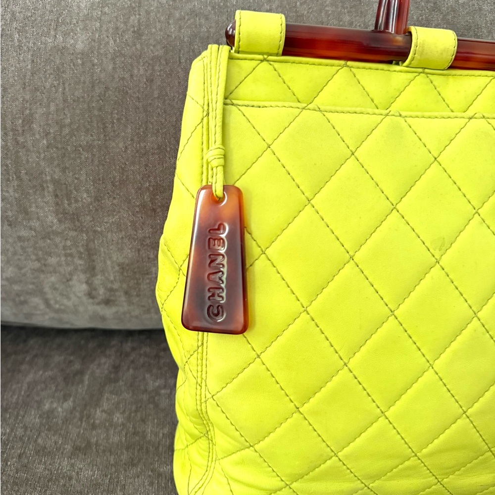 Authentic CHANEL Tortoise Top Handle Bag lime yellow leather guilted medium - Picture 3 of 16